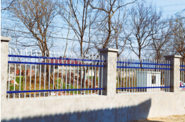 锌钢建筑护栏为客户提供安全保障