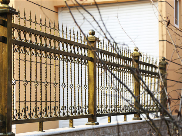 铁艺围墙护栏在安装过程中应该注意哪些事项呢？